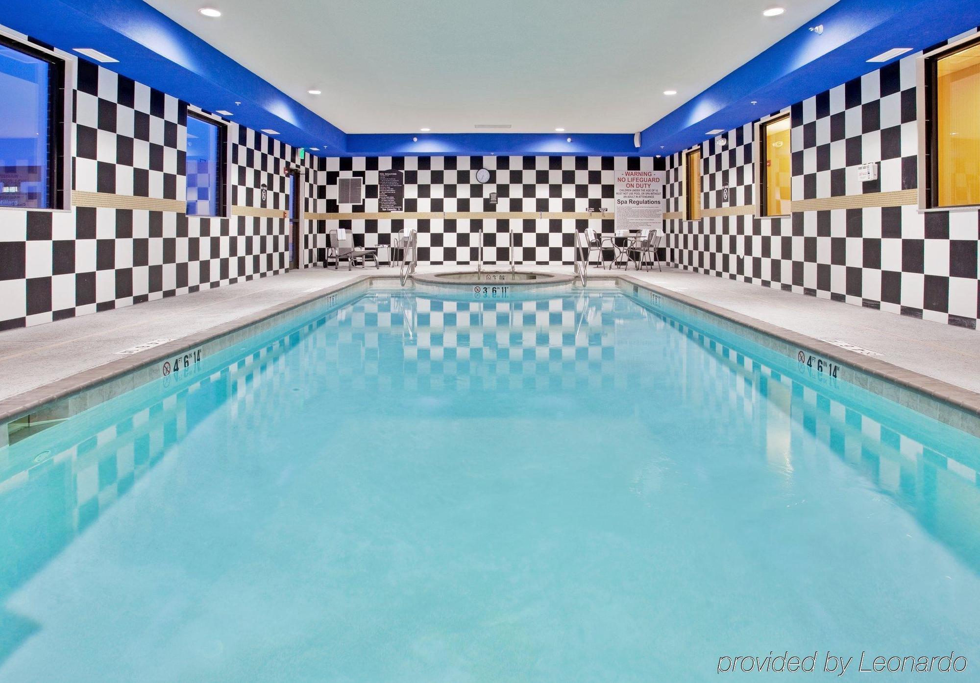 Holiday Inn Express Hotel And Suites Lincoln Airport By Ihg Exteriér fotografie