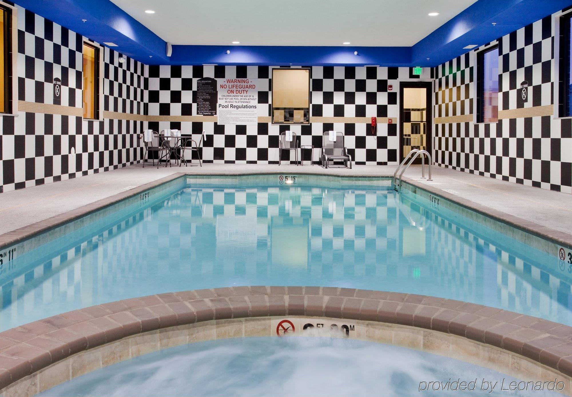 Holiday Inn Express Hotel And Suites Lincoln Airport By Ihg Exteriér fotografie