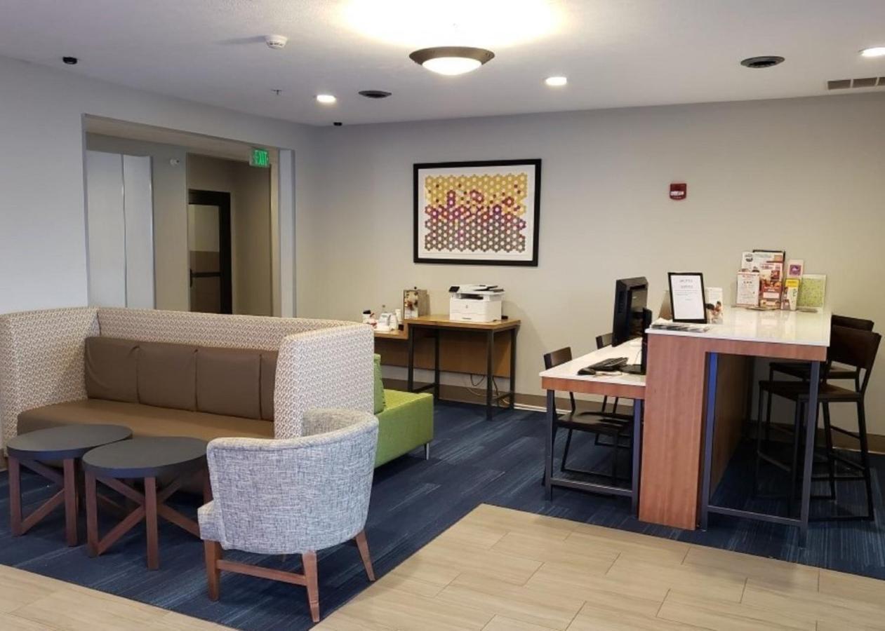 Holiday Inn Express Hotel And Suites Lincoln Airport By Ihg Exteriér fotografie